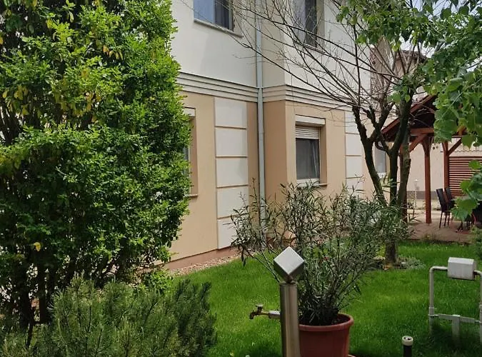 Elek Apartmanhaz Maison d'hôtes 4*