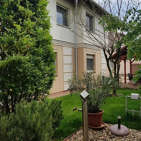Elek Apartmanhaz Гостевой дом *