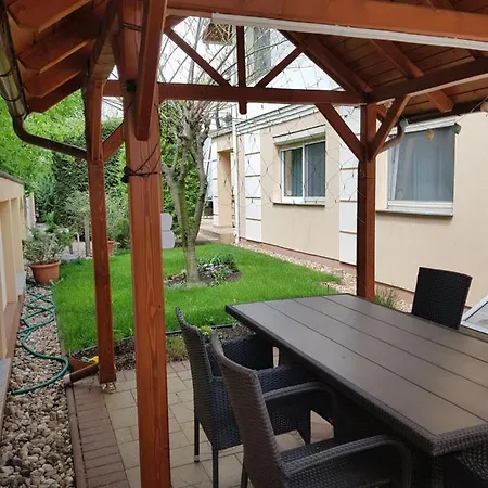 Elek Apartmanhaz Гостевой дом *